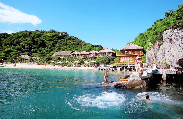 Monkey Island Resort