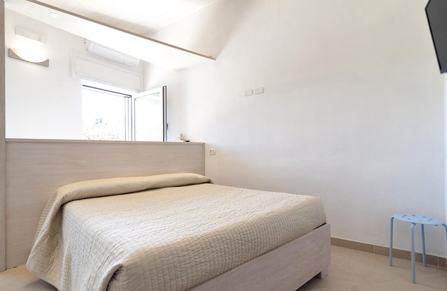 Mono Mars apartment in Casarano with integrated air conditioning, private parking & shared terrace.