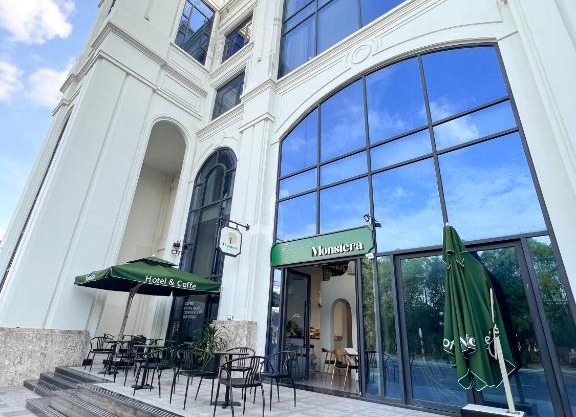 Monstera Hotel