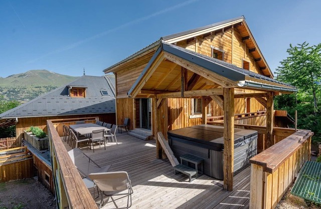 Mont-de-Lans | Chalet 340m2 | Terrasse + jacuzzi