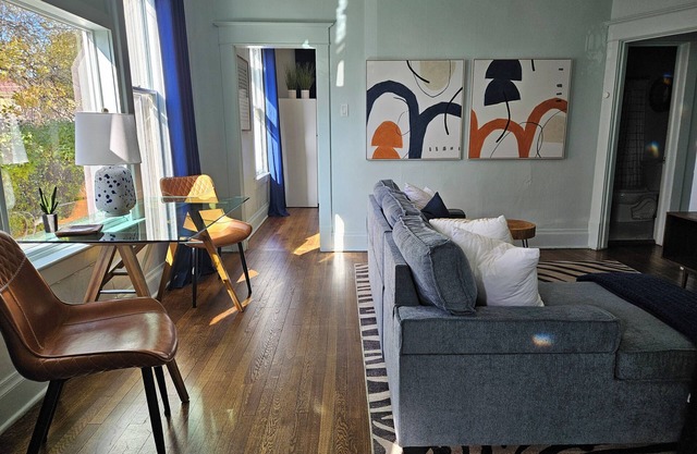 Monthly Rental! Easy In, Easy Out. Street Parking. Washer Dryer Onsite.
