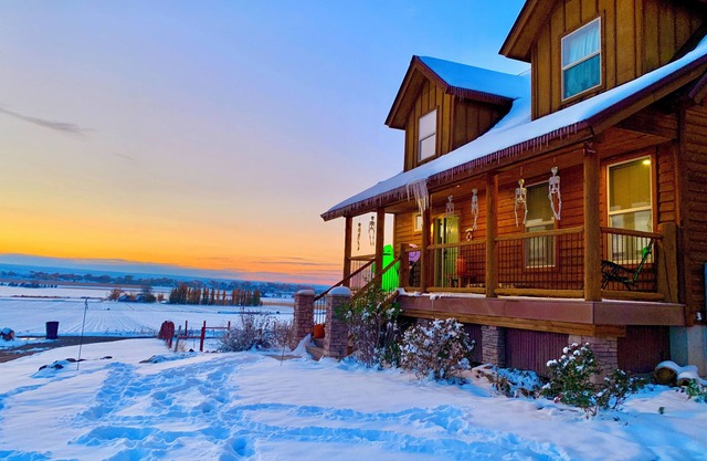 Montrose Quiet Country Home with a View on 3 Acres!