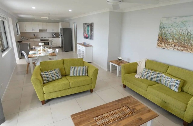 Mooloolaba Beach House- Pet friendly