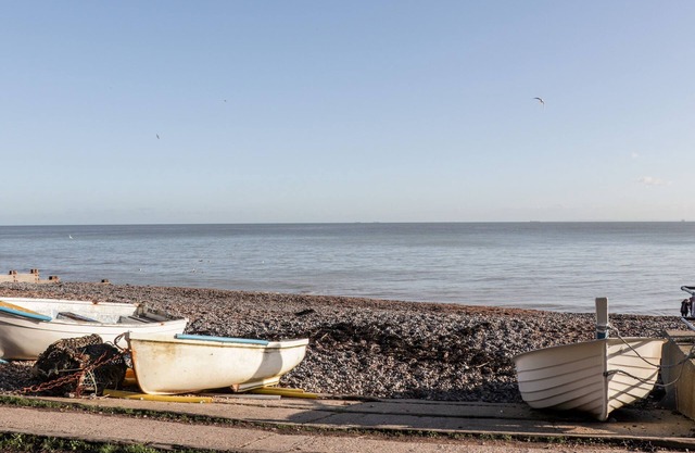 MOONSTONE LODGE, pet friendly in St Margaret's At Cliffe
