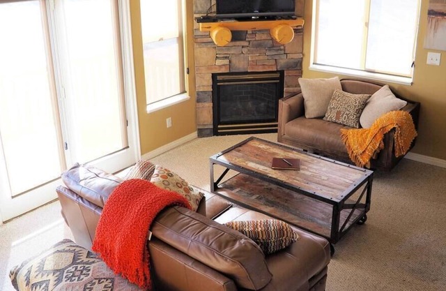 Moose Hollow Adventure Lodge - End Unit