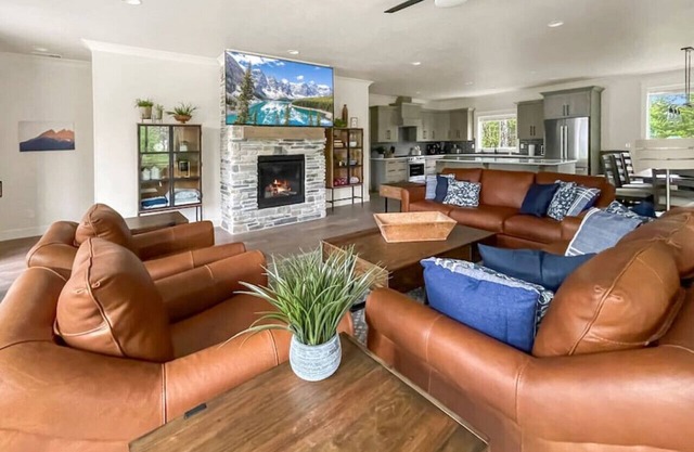Morning Manor · New Mountain Modern 5 Bedroom with Hot Tub