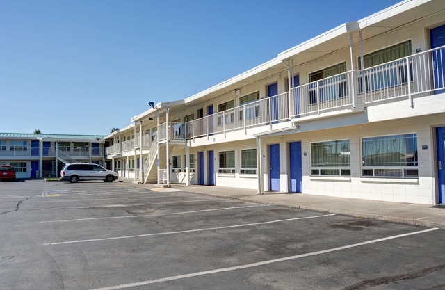 Motel 6-Bend, or