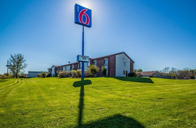 Motel 6-Saukville, WI