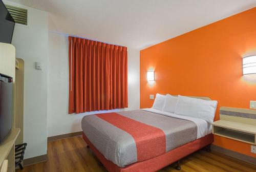 Motel 6-Whitby, ON - Toronto East