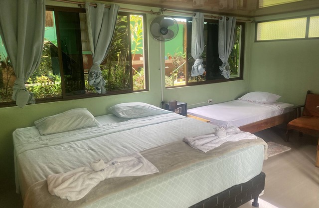 Motmot, triple confort room with air conditioning and sea view