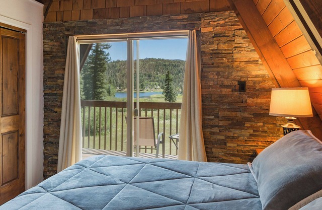 Mountain Cabin - Lake Views - Hot Tub - Minutes to Purgatory Resort
