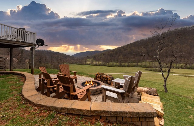 Mountain Cabin | Trails & Firepit + Secluded