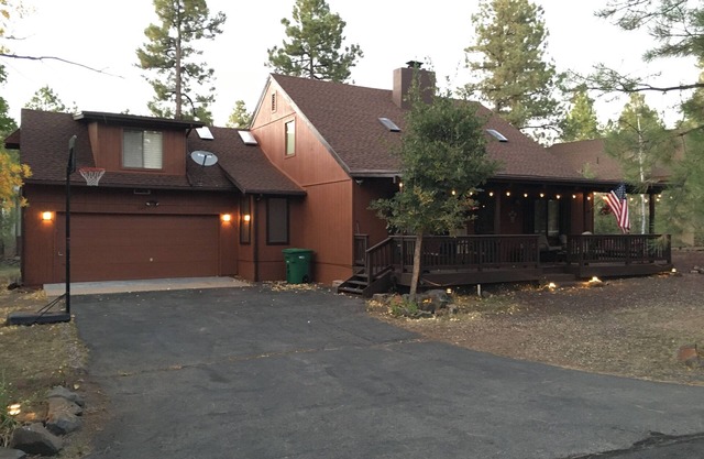 Mountain Cottage Retreat in the Pinewood community