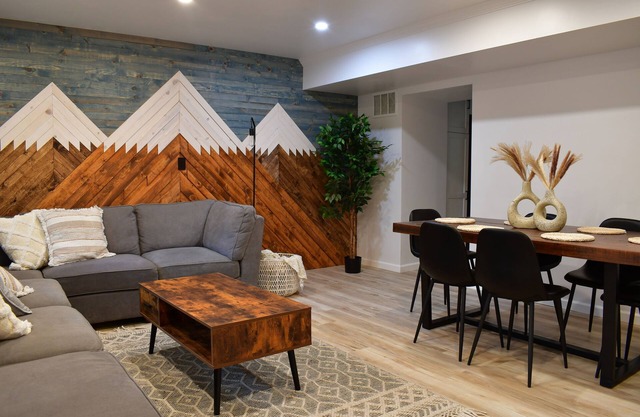 Mountain Getaway! Close to Popular Beaches and Heavenly Ski Resort.