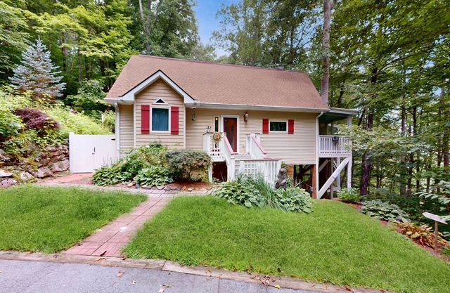 Mountain home dog friendly getaway, perfect for exploring