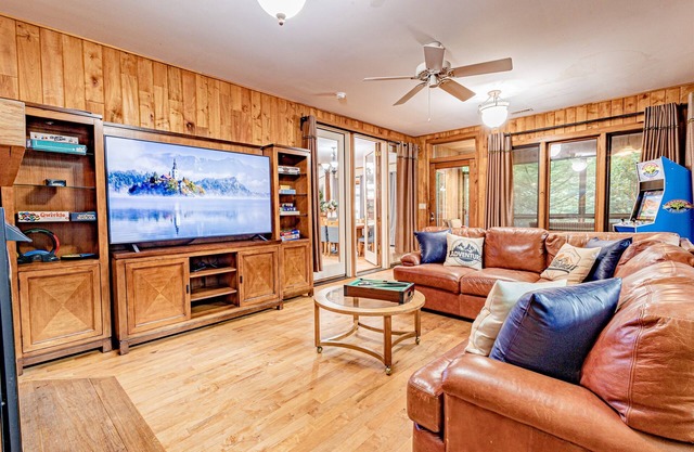 Mountain Home | Sleeps 18 | Golf | Community Pool
