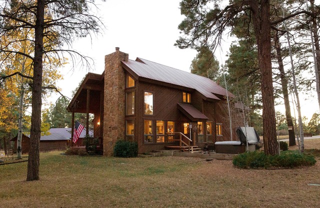 Mountain Home w/Hot Tub Sleeps 10