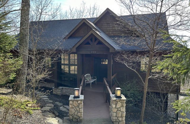 Mountain Home with Beautiful Views, near Lewisburg/White Sulphur Springs, WV