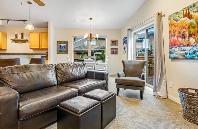Mountain home with private deck, mountain view, washer/dryer, and gas fireplace