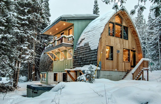 Mountain lodge with hot tub, game room, and home theater