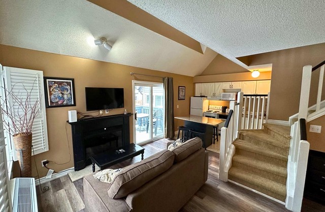Mountain Loft Suite with Pool and Hot Tub