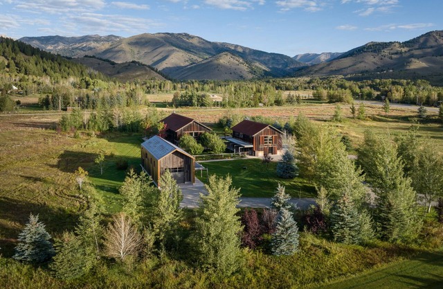 MOUNTAIN MODERN NORTH KETCHUM/SUN VALLEY APARTMENT WITH DIRECT TRAIL ACCESS.
