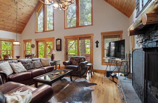 Mountain Treehouse | Wood Burning Fireplace and Hot Tub