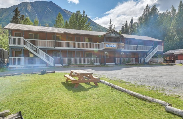 Mountain-View Cooper Landing Getaway: Shared Deck