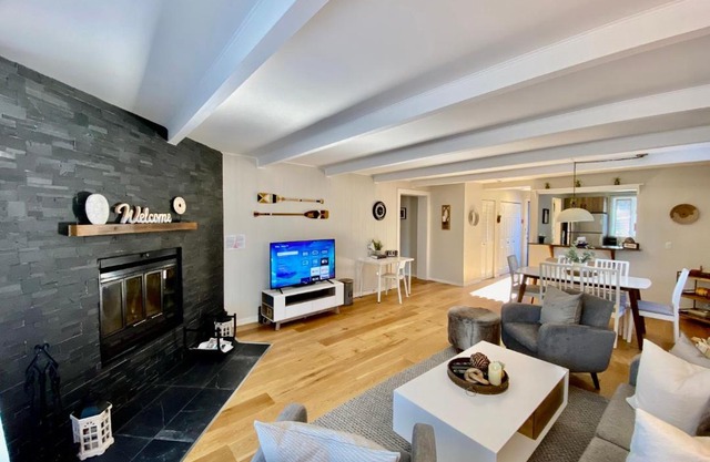 Mountain view fully renovated 6-8 people condo