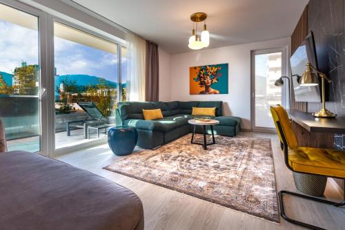 Mountain View Terrace Oasis with Parking and AC