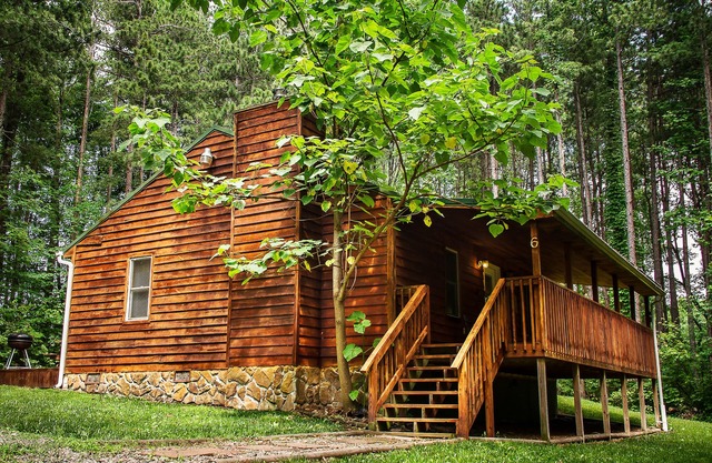 Mountaineer Cabin 6 - Hot Tub & Gas Fireplace close to New River Gorge
