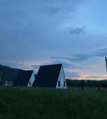 MOUNTAINS HUT