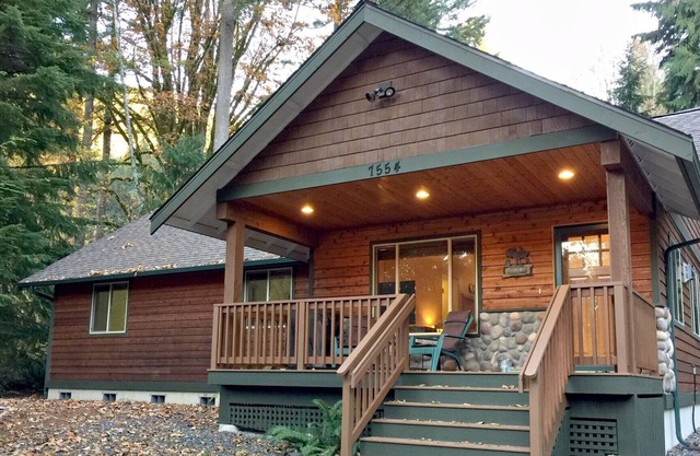 Mt. Baker Lodging Cabin 65 – SLEEPS 10!