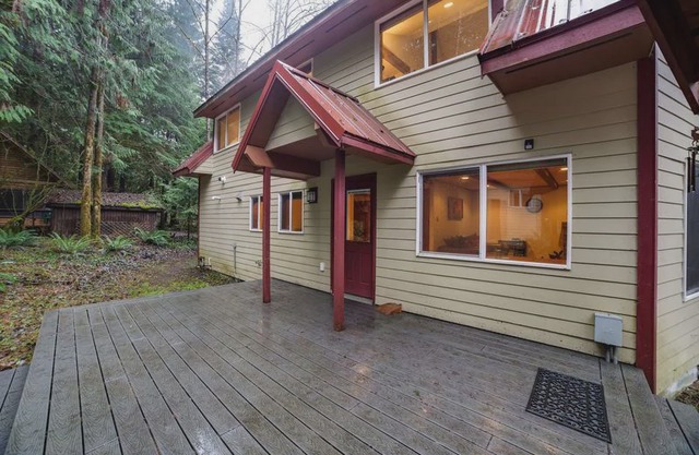 Mt. Baker Rim Cabin #50 - Hot Tub - Pets Ok - Wi-Fi - Sleeps 8