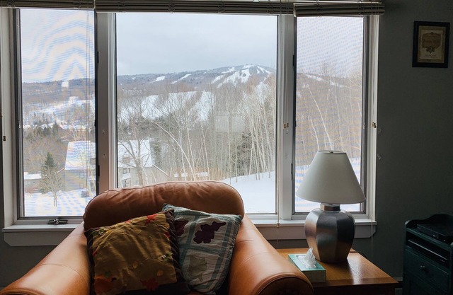 MT SNOW Great location with Moover