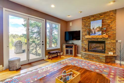 Mtn-View Breck Home with Hot Tub about 1 Mi to Ski Lift!