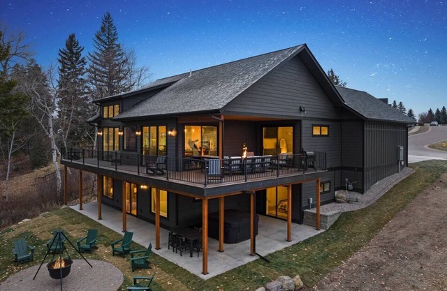 MTN View/On River w/Barrel Sauna & Hot Tub