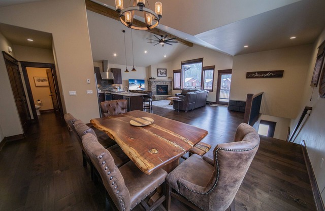 Mtn Views, Private Hot Tub, Walk to Slopes