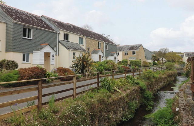 MULBERRY COTTAGE, family friendly, with a garden in Falmouth