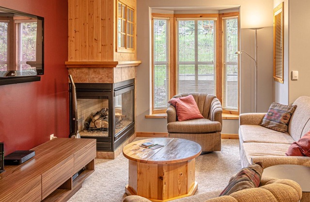 Multi Level Condo Close to Village | Access to Ski-Out Trail | Private Hot Tub | Fireplace