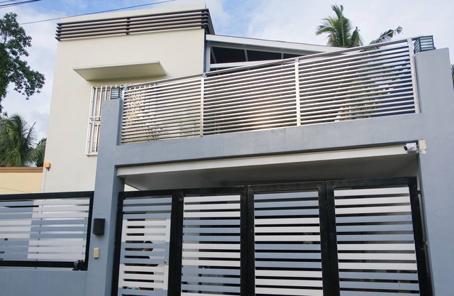 Multi-level House with a Pool, Near Airport