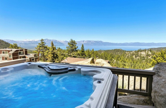 MV55 Lakeview townhome on the Ridge with Hot tub