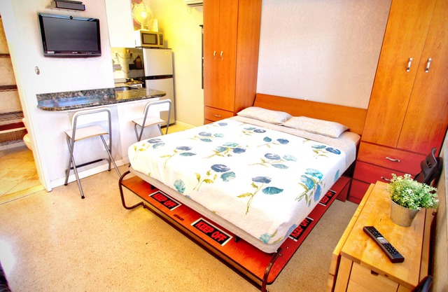 My Hollywood Beach Rentals B207 . Steps to the beach. Pool and Free Parking.