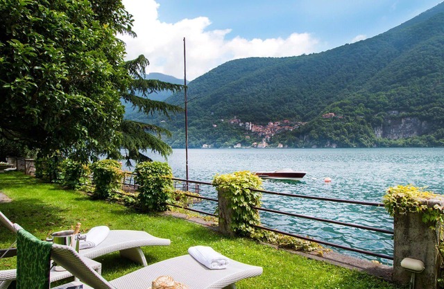 My Rental Homes - Villa Traversi with pool, jacuzzi, garden and view of the Lake