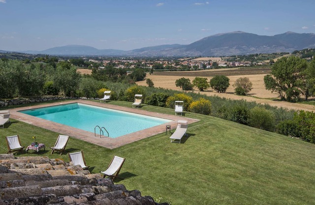 My Rental Homes - Il Casaletto with amazing view of the Umbrian hills, with pool