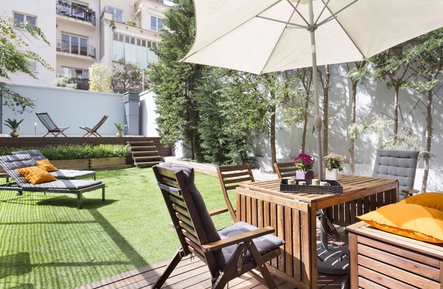 My Space Barcelona 2 Apart. with private pool in Sant Gervasi for 20 people