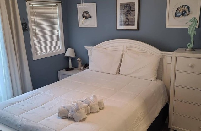 MYR1 Beautiful condo close to the beach