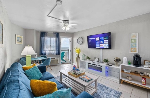 MYRTLE BEACH OCEANFRONT KING WITH GREAT AMENITIES!