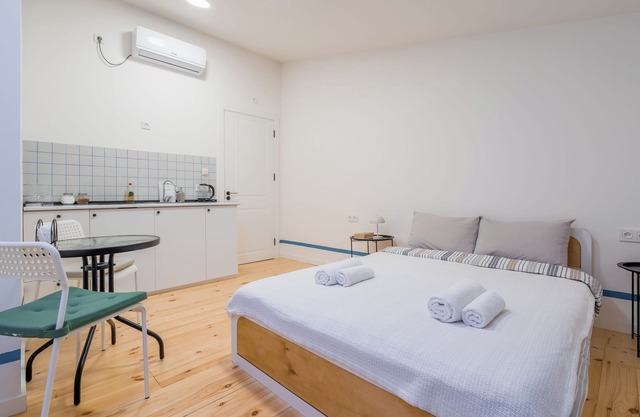 n"Stay in the heart of Tbilisi! Private rooms with kitchen & top location."