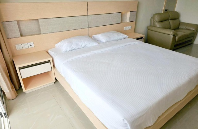 Nagoya thamrin apartment (Favehotel Building)